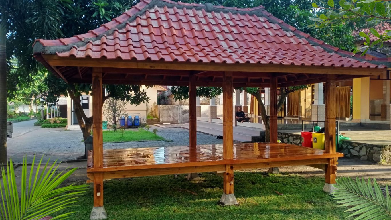 Keindahan dan Keberlanjutan Berugak Kayu Jati: Memadukan Tradisi dengan Kenyamanan Modern